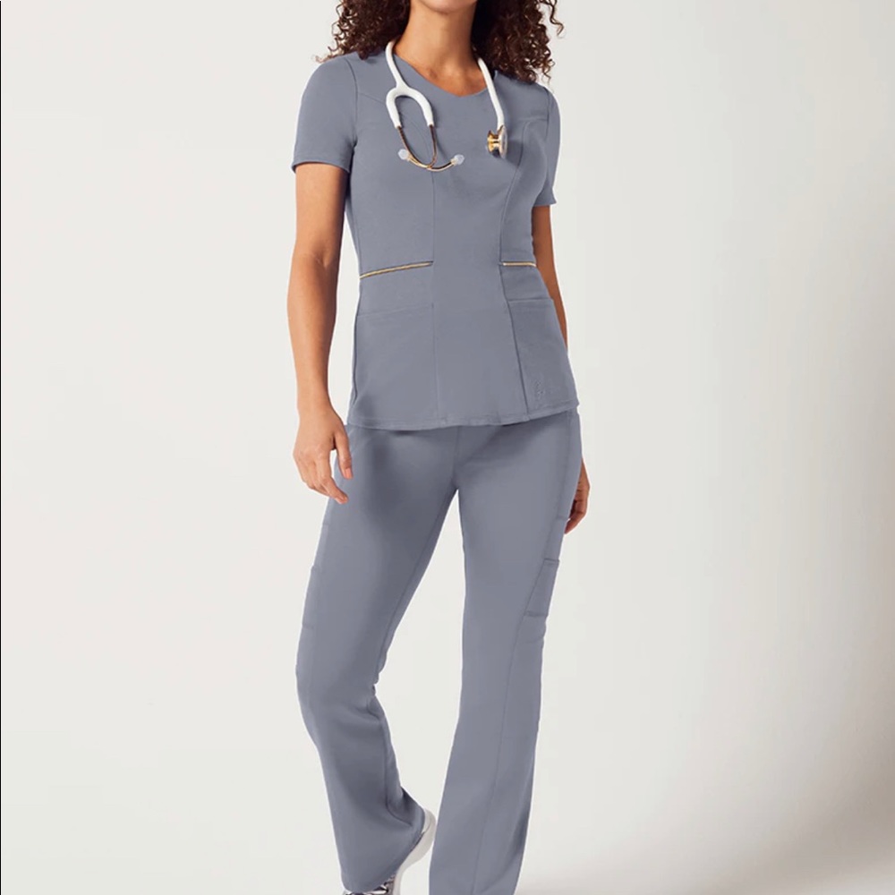 Jaanuu Scrub Set